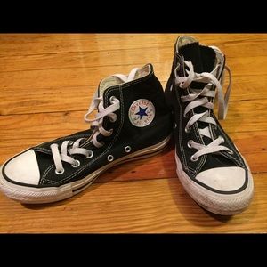 Women’s Converse high tops. Size 6 🤘🏻 👟